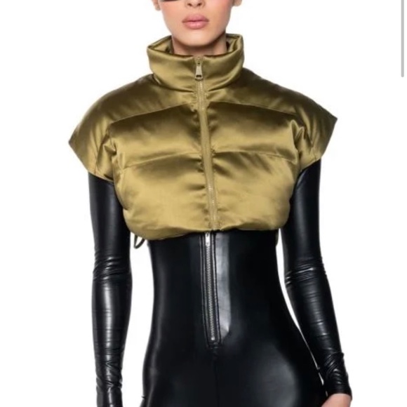 Olive Green Crop Puffer Vest - Picture 2 of 3